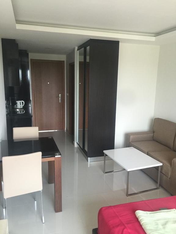 Club Royal Suites Pattaya Buitenkant foto