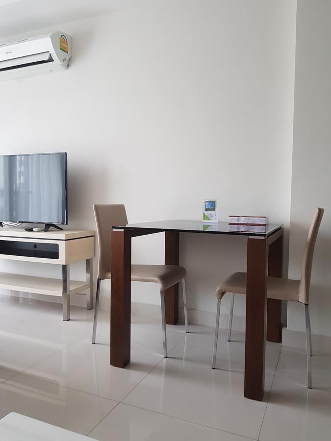 Club Royal Suites Pattaya Buitenkant foto