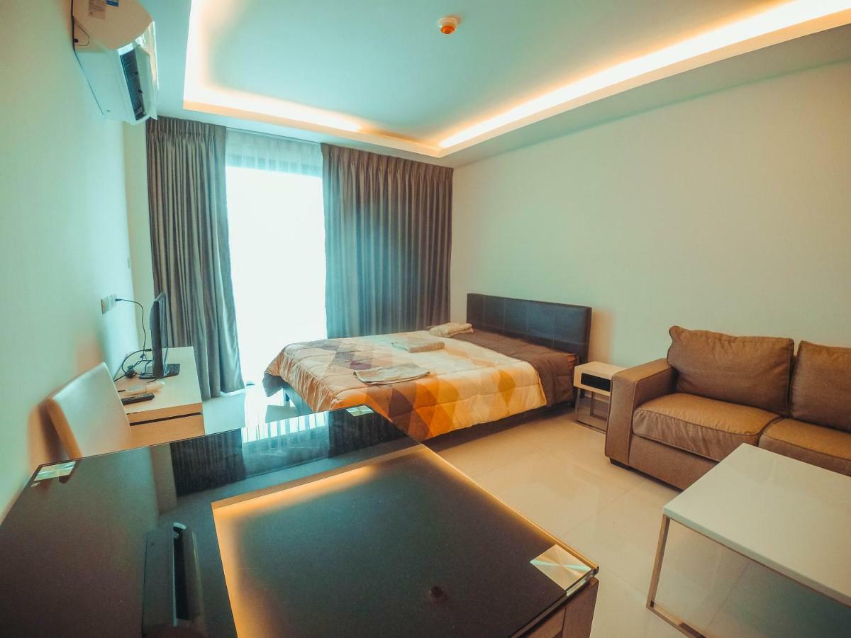 Club Royal Suites Pattaya Buitenkant foto