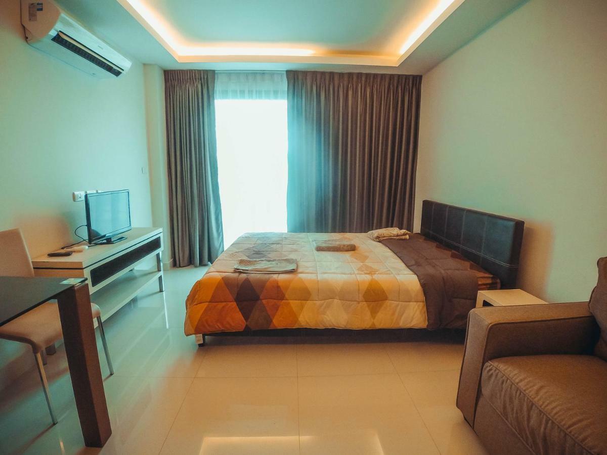Club Royal Suites Pattaya Buitenkant foto