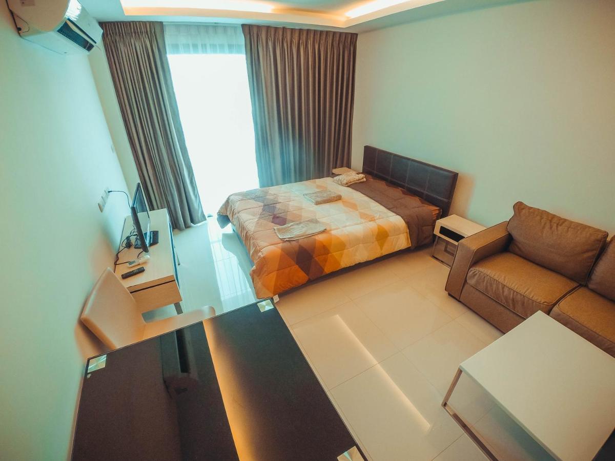 Club Royal Suites Pattaya Buitenkant foto